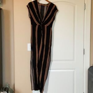 Lulu’s Black and brown v-neck dress, medium with a slit on the side
